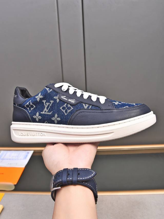 新品 商品商标：Lv* 路易威* 休闲鞋 正码码数: 38-44 可订做45 商品材料：鞋面1:1材质羊皮里，橡胶耐磨大底。